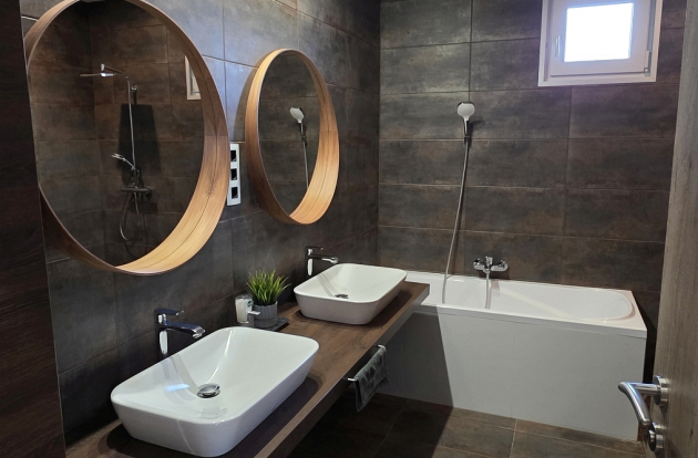 Eladó ház modern elegancia és kétgenerációs lehetőség Kecskemét kedvelt kertvárosában