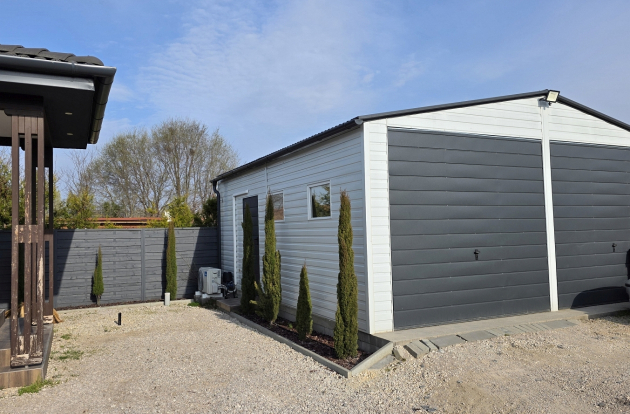 Eladó ház modern elegancia és kétgenerációs lehetőség Kecskemét kedvelt kertvárosában